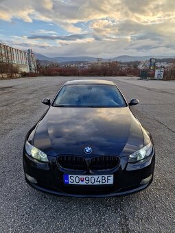 BMW e92 320i coupe manuál - 2