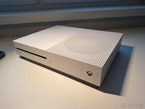 Predám Xbox one S  + 2 ovládače - 2