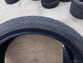 Predám zimné pneumatiky 2ks 225/40r19 - 2