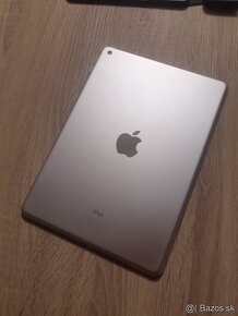 9.7" iPad 5 / 32GB Gold TOP stav+bluetooth klávesnica - 2