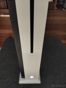 XBOX one S 500GB + 2x ovladac + hra podla vyberu - 2