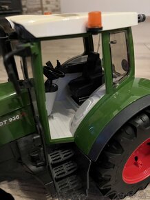 Bruder Fendt traktor + vlečka - 2