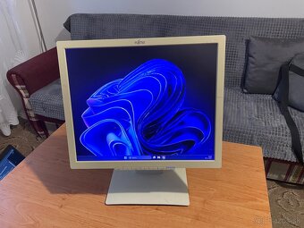 Monitor Fujitsu 19” - 2