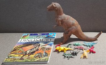 Predám knižku Dinosaury a k tomu figúrky Dinosaurov - 2