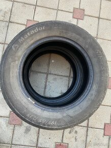 Pneu 195/65 r15 - 2