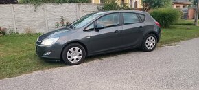 Opel Astra 1.4 turbo benzín 88 kw 122 koní - 2