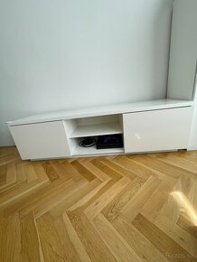 TV stolík/ skrinka pod TV IKEA Byås - 2