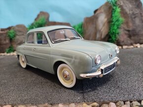 Prodám model 1:18 Renault daupine 1958 - 2