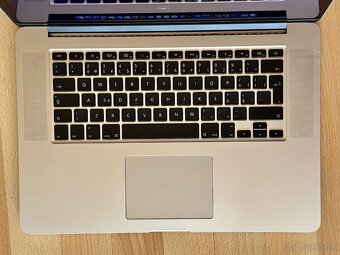 MacBook Pro 15" i7-2,4GHz,4j/8GB/256GB, NOVÁ BATÉRIA - 2