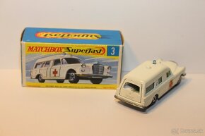 Matchbox SF Mercedes Benz Binz ambulance - 2