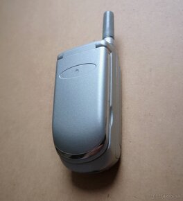 MOTOROLA V50 (svetlošedá/strieborná) - 2