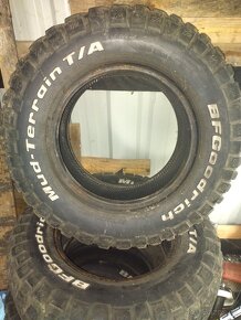 BFGoodrich Mud Terrain T/A 255/70 r16 - 2