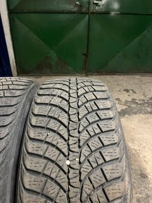 Predám zimné pneumatiky Kumho 215/55 R17 - 2