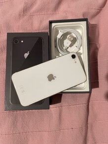 Krásny Iphone SE 2020 64GB 100 percent - 2