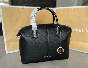 Krásna kožená kabelka značky Michael Kors - 2