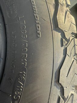 BF goodrich all terrain 285/70R17 - 2