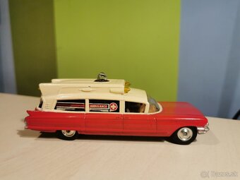 Corgi toys Cadillac Ambulancia - 2