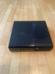 Xbox 360 E - 2