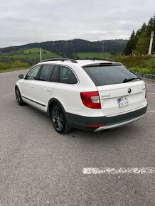 Škoda Superb Combi 1.6 TDI Dsg Outdoor - 2