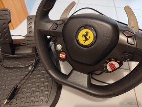 Volant ThrustMaster Ferrari na XBox360 a PC - 2