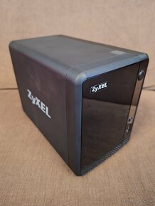 Predám domáce úložisko ZyXEL NAS326 + 2x 4 TB SEAGATE HDD - 2