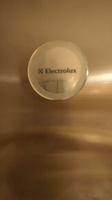 Predám chladničku s mrazničkou Elektrolux - 2