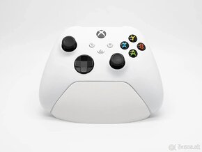 Minimalistický stojan na Xbox ovládač - 2