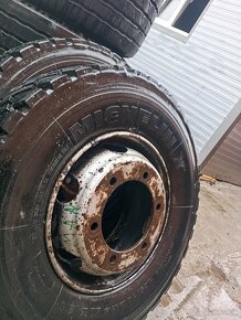 265/70 R17,5 Michelin na diskoch - 2