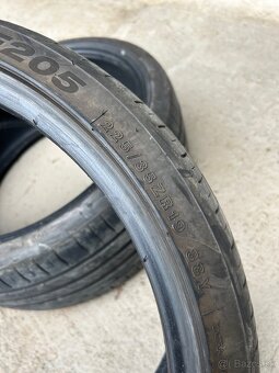 225/35 R19 - 2