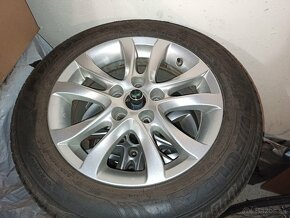 Predám komplet zimné pneu na Mazda 3 / 205/60 R16 - 2