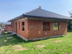 4i RD Bungalov - Lada Bretejovce, hrubá stavba - 2