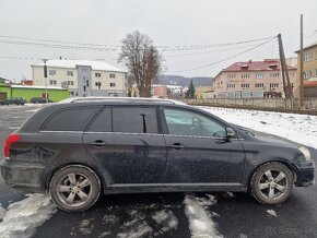 Predám Toyota Avensis combi diesel - 2