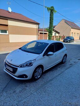 Peugeot 208 rocnik 2018 vo vysokej výbave - 2