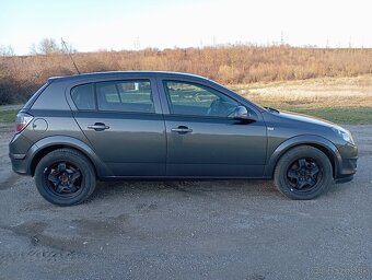 Opel Astra 1.4 66kw benzín - 2