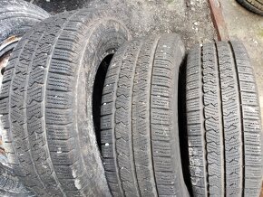 Predám zimné pneu 215/70r15c - 2