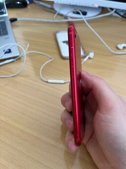 Predám iPhone SE 2. generácie (64GB) - Red - 2