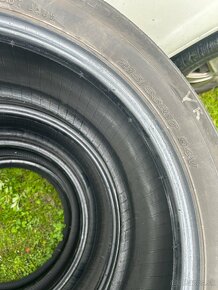 Letne pneu 215/55 r17 - 2