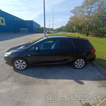 Opel Astra Sports tourer 2011 - 2