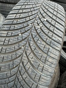 Goodyear 235/55 r17 - 2