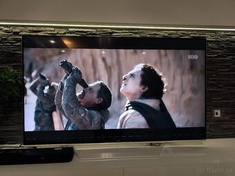 65'' LG ULTRA HD 4K TV - 2