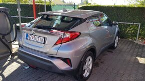 Toyota C-hr 1.2 benzín 85 kw - 2