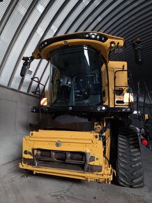 Kombajn New Holland CR9.90 - 2