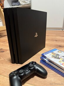 predam playstation 4 pro v čiernom prevedení vo verzii 1TB v - 2