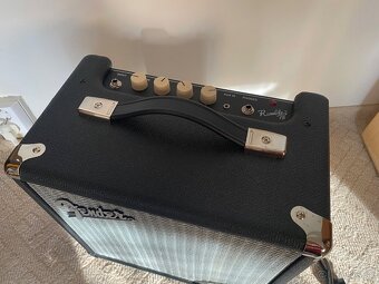 basové kombo Fender Rumble 15 - 2