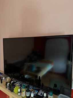 Predám TV LED Samsung 40" UE40EH5000WXBT - 2