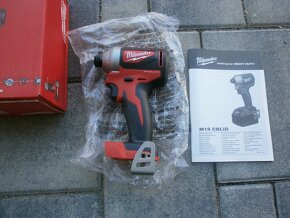 Predam bezuhlikovy razovy utahovak Milwaukee M18 CBLID - 2