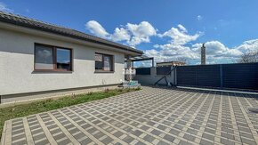 VALALIKY: moderný, priestranný 4 izb. bungalov, veľká terasa - 2