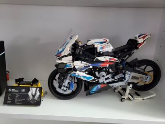 BMW M1000 RR (podobné ako lego) - 2