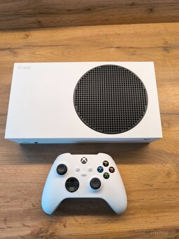 Xbox series S 512GB, ovládač + play & charge kit - 2