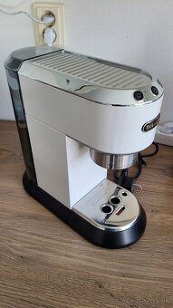 Kávovar DeLonghi EC685.W - 2